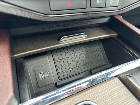 Used 2023 Ford Expedition Max Limited image 21