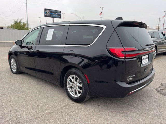 Used 2025 Chrysler Pacifica Select FWD image 4