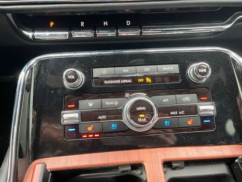 Used 2024 Lincoln Navigator Premiere image 27