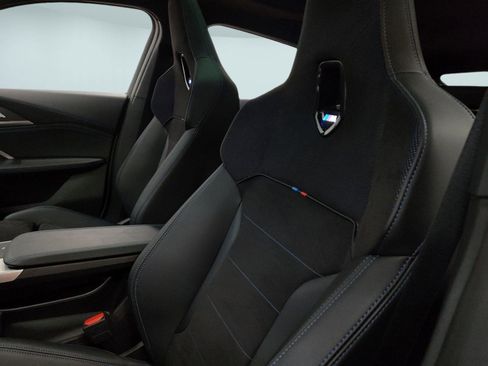 Used 2025 BMW X2 M35i w/ Premium Package image 19