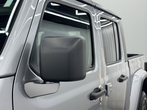 Used 2020 Jeep Gladiator Overland image 65