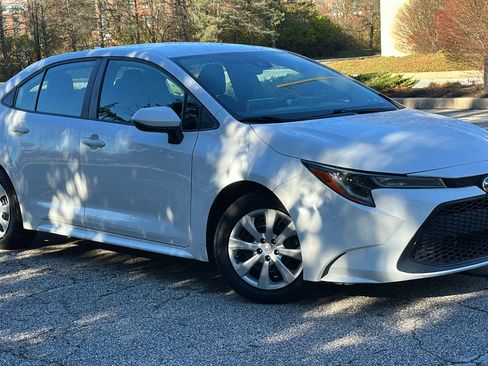 Used 2022 Toyota Corolla LE image 1