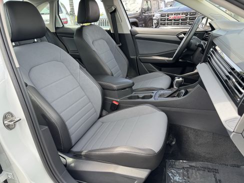 Used 2025 Volkswagen Jetta SE w/ Sunroof Package FWD image 34