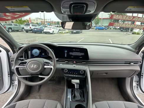 Used 2024 Hyundai Elantra SEL FWD image 12