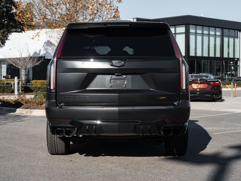 Used 2023 Cadillac Escalade V w/ LPO, ONYX Package image 9