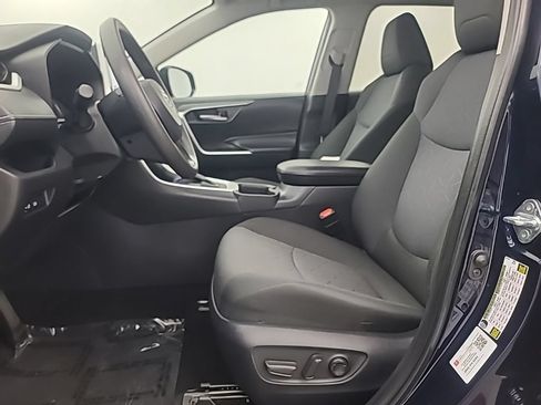 Used 2025 Toyota RAV4 XLE AWD/4WD image 27