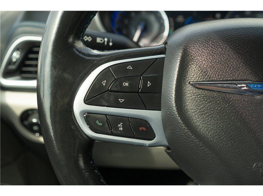 Used 2021 Chrysler Pacifica Touring-L FWD image 5