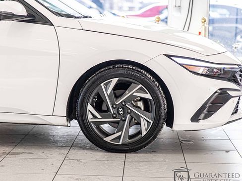 Used 2024 Hyundai Elantra Limited image 11