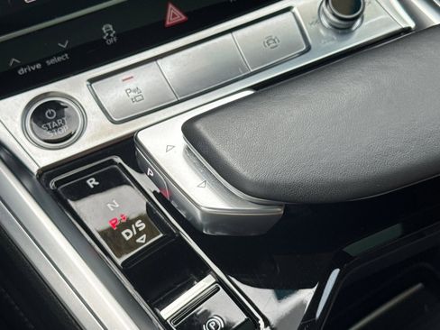 Used 2022 Audi e-tron Prestige w/ Prestige Package image 23