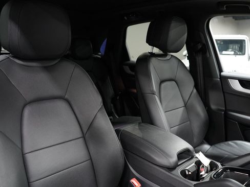 Used 2024 Porsche Cayenne AWD/4WD image 23