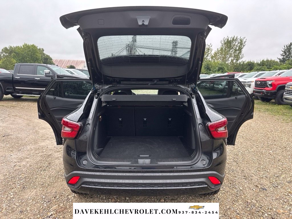 Used 2024 Chevrolet Trax RS w/ Sunroof Package FWD image 30