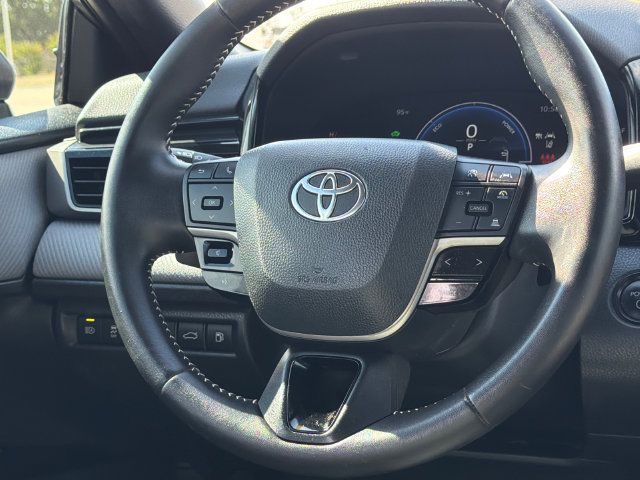 Used 2025 Toyota Camry SE w/ Convenience Package FWD image 13