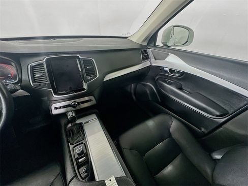 Used 2016 Volvo XC90 T5 Momentum image 11