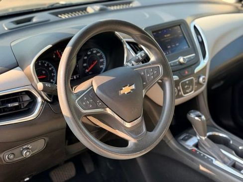 Used 2020 Chevrolet Equinox LS w/ LS Convenience Package AWD/4WD image 9