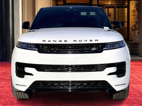 Used 2025 Land Rover Range Rover Sport Dynamic SE image 3