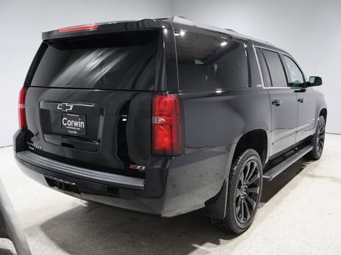 Used 2018 Chevrolet Suburban LT image 2