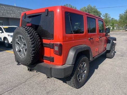 Used 2015 Jeep Wrangler Unlimited Rubicon w/ Connectivity Group AWD/4WD image 17