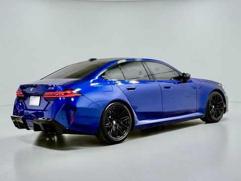 Used 2025 BMW M5 w/ Executive Package image 18