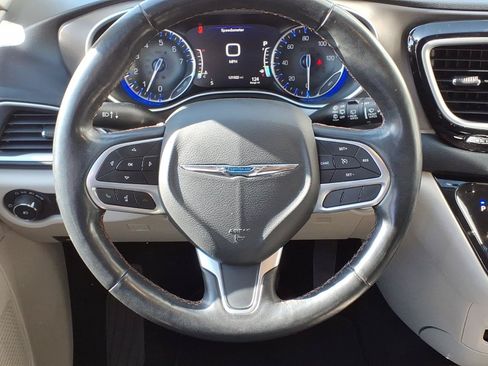 Used 2020 Chrysler Pacifica Touring-L Plus FWD image 13