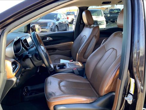 Certified 2019 Chrysler Pacifica Limited image 8
