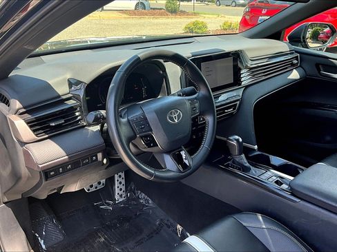 Used 2025 Toyota Camry SE FWD image 13