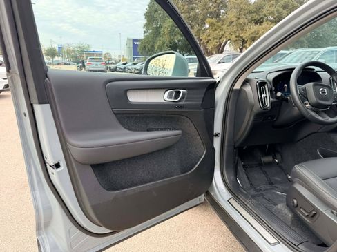 Certified 2025 Volvo XC40 B5 Core image 10