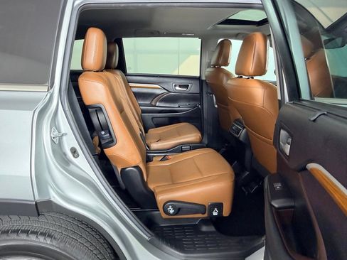 Used 2017 Toyota Highlander Limited w/ Carpet Mat Package FWD image 28