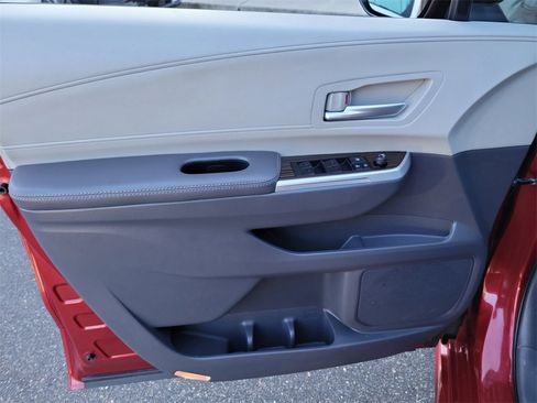Used 2022 Toyota Sienna XLE image 19