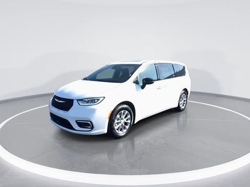 New 2026 Chrysler Pacifica Limited w/ Uconnect Theater Family Group image 4