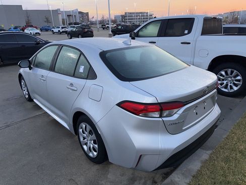 Used 2023 Toyota Corolla LE image 3