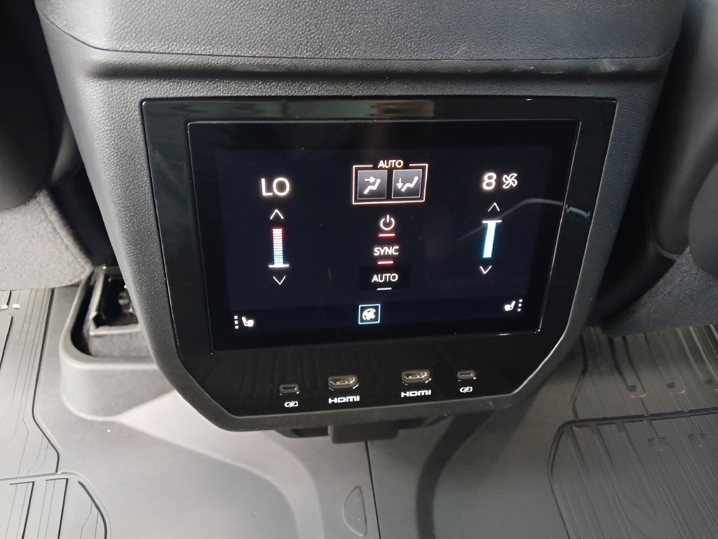 New 2026 GMC Yukon XL AT4 Ultimate AWD/4WD image 25