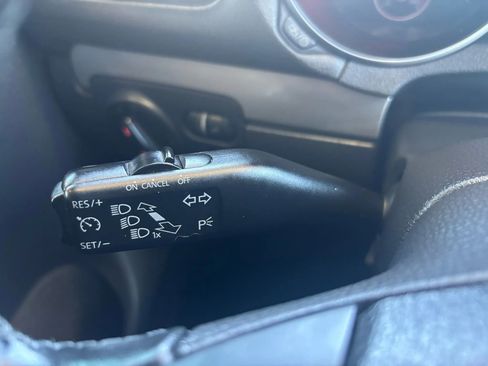 Used 2014 Volkswagen Golf 4-Door image 12