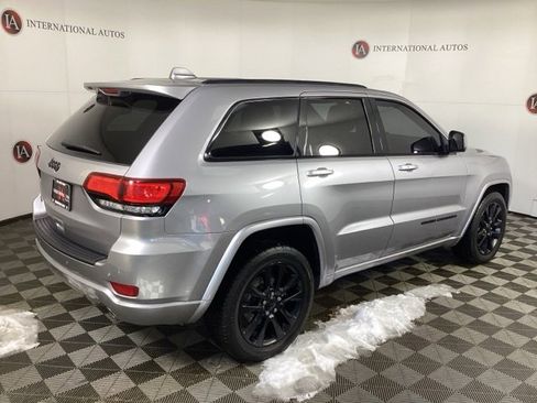 Used 2019 Jeep Grand Cherokee Altitude image 5