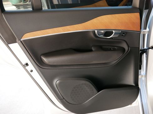 Used 2022 Volvo XC90 T6 Momentum w/ Protection Package image 24