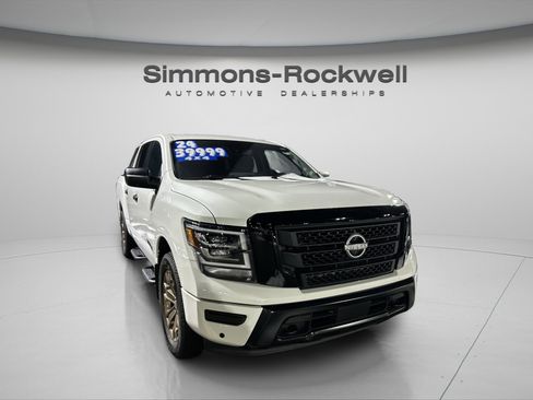 Used 2024 Nissan Titan SV w/ SV Bronze Edition Package image 3