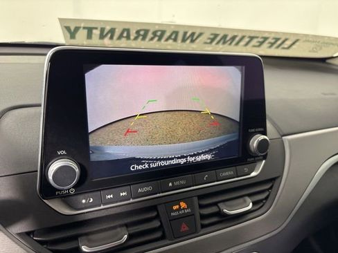 Used 2025 Nissan Altima 2.5 SR FWD image 3