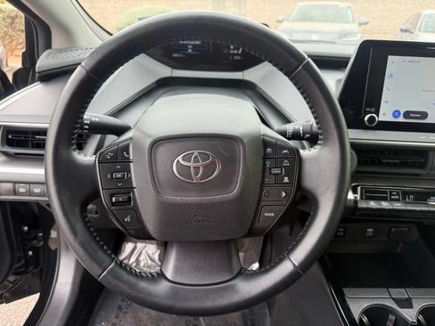 Used 2025 Toyota Prius LE FWD image 16