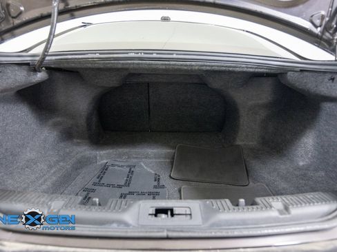 Used 2013 Ford Taurus SEL FWD image 32