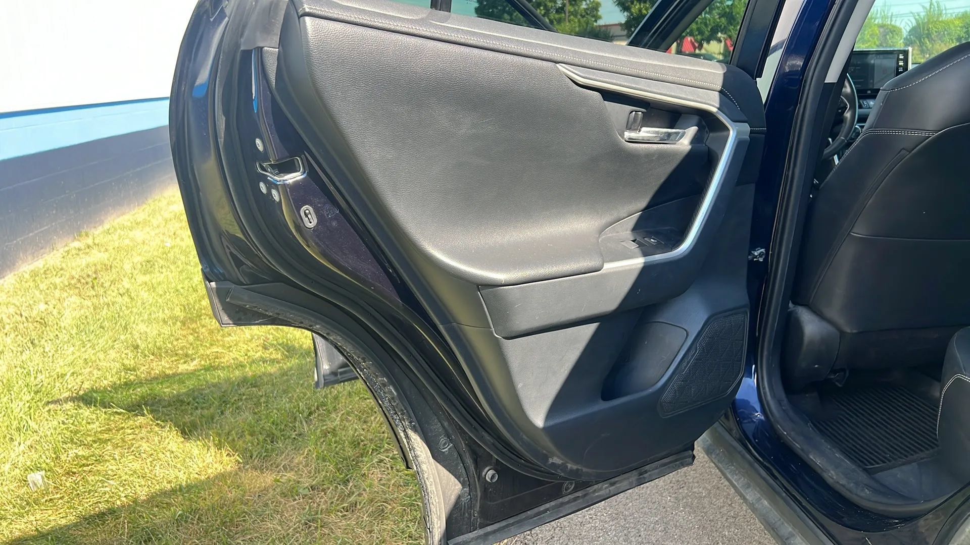 Used 2019 Toyota RAV4 Limited w/ Advanced Technology Package AWD/4WD image 13