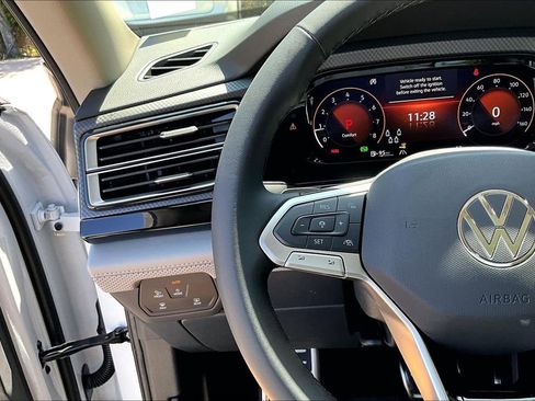 New 2026 Volkswagen Atlas Peak Edition AWD/4WD image 24