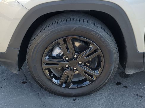 Used 2024 GMC Terrain SLE image 13