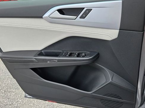 New 2026 Volkswagen Taos SE FWD image 26