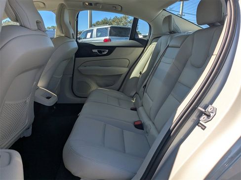 Used 2020 Volvo S60 T5 Momentum image 12