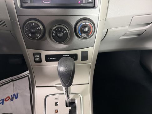 Used 2013 Toyota Corolla LE image 21