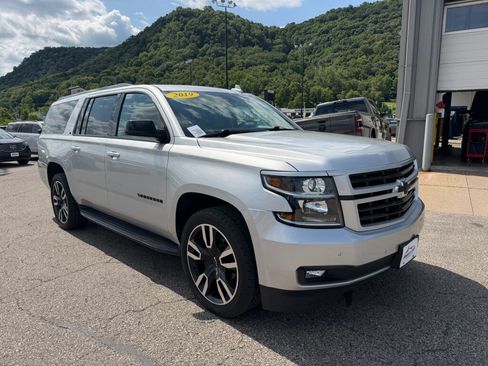 Used 2019 Chevrolet Suburban LT w/ RST Edition AWD/4WD image 3