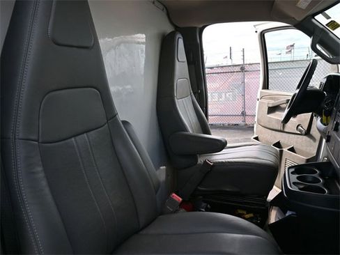 Used 2016 Chevrolet Express 3500 image 10