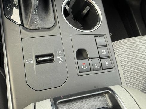 Used 2023 Toyota Highlander LE FWD image 39