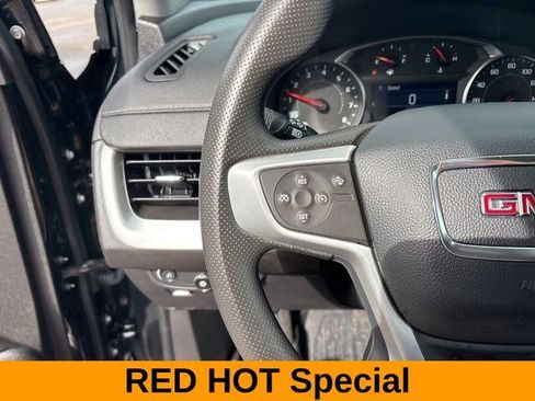 Used 2024 GMC Terrain SLE w/ Driver Convenience Package FWD image 17