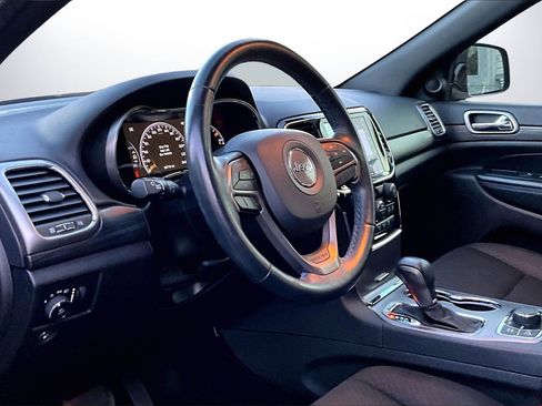 Used 2019 Jeep Grand Cherokee Laredo image 19