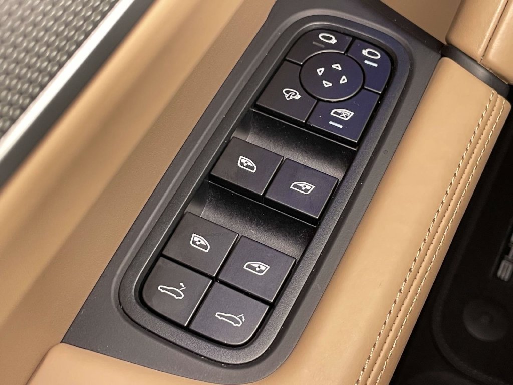 Certified 2024 Porsche Cayenne AWD/4WD image 37